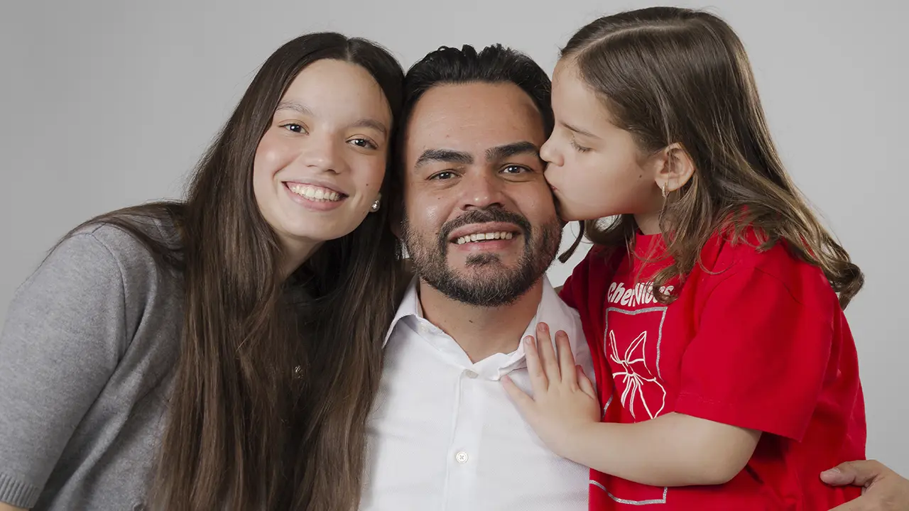 Felippe Machado com suas filhas